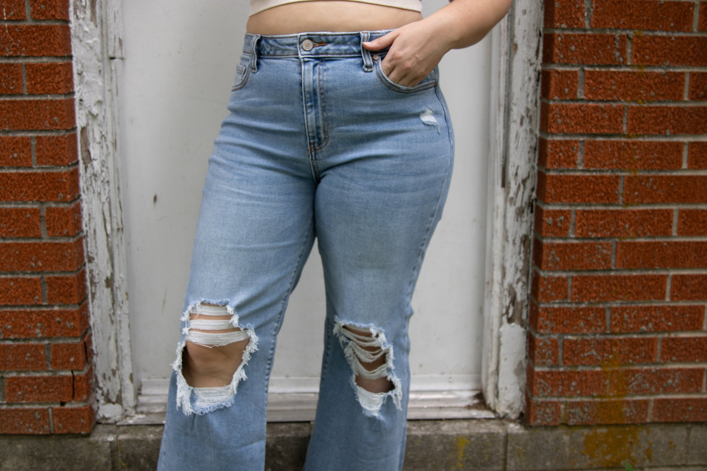 Distressed wide leg cropped jeans